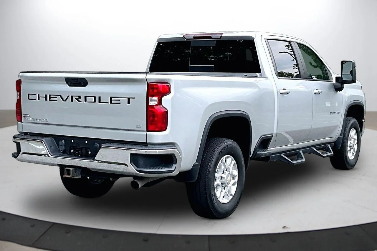 Used 2022 Silver Chevrolet LT image 9