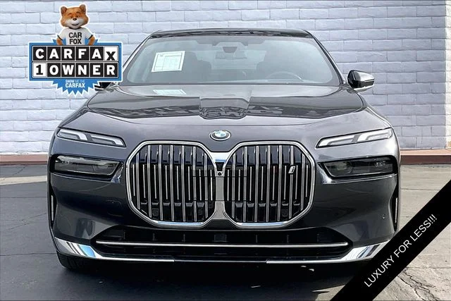 Used 2023 Gray BMW xDrive60 image 2