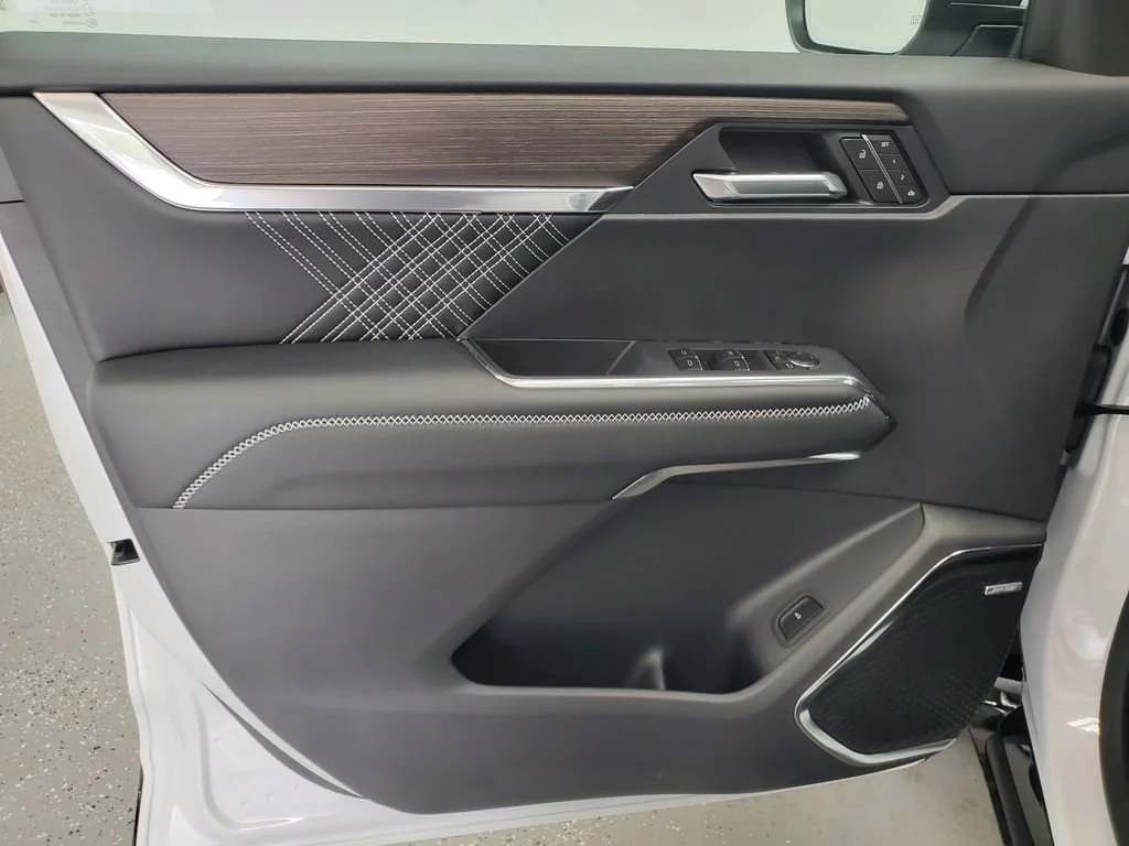 2026 GMC Acadia Denali - Photo 7