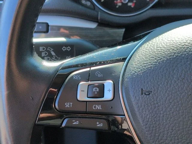 Used 2018 Gray Volkswagen 2.0T SE image 18