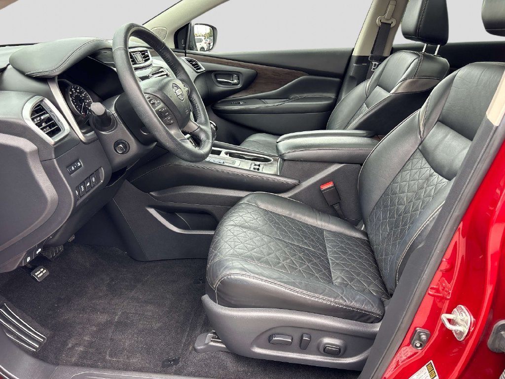 Used 2019 Red Nissan Platinum image 9