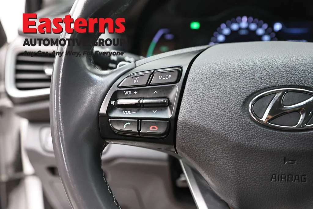 Used 2019 White Hyundai Base image 15
