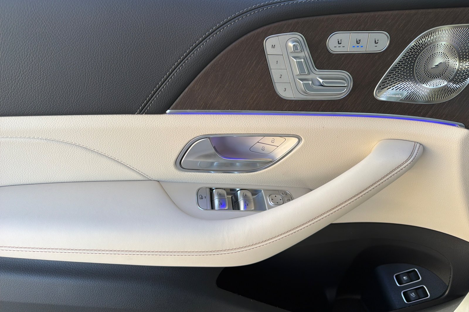 New 2027 Polar White Mercedes-Benz AMG® GLE 53e image 22