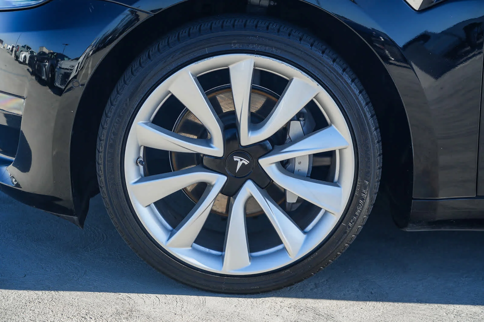 Used 2018  Tesla  image 11