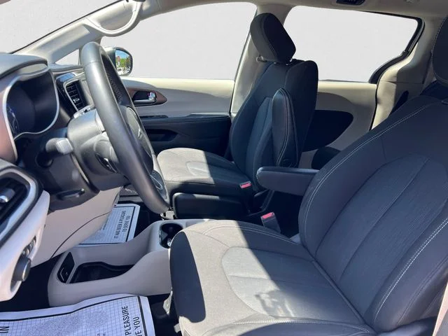 Used 2023 Silver Chrysler LX image 9