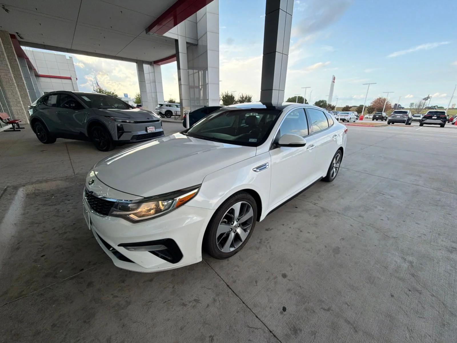 Used 2019 White Kia S image 1