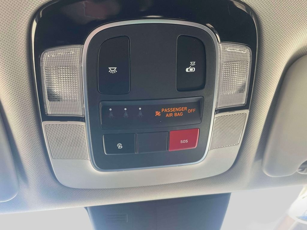 Used 2024 White Hyundai SEL image 31