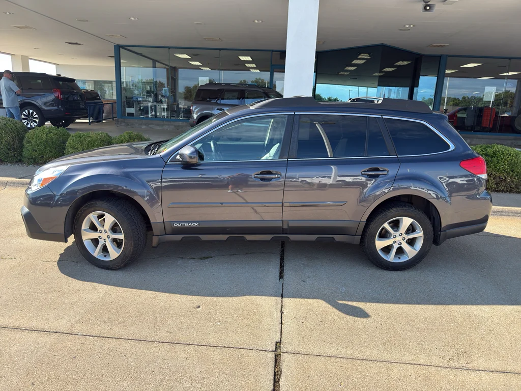 Used 2013  Subaru 2.5i Limited image 11