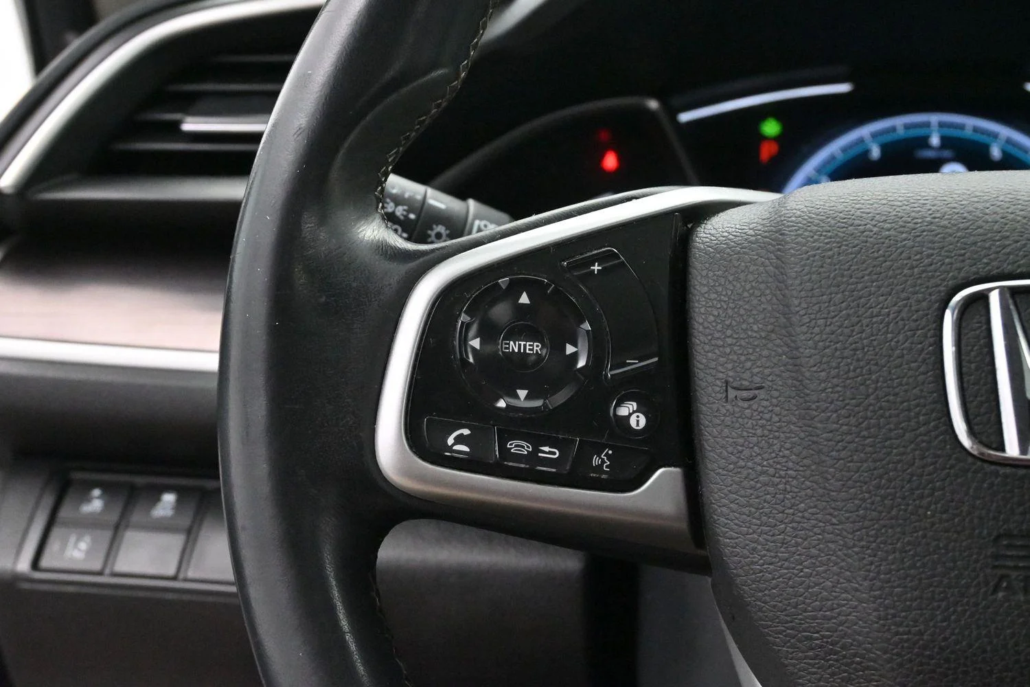 Used 2020 White Honda EX-L image 16