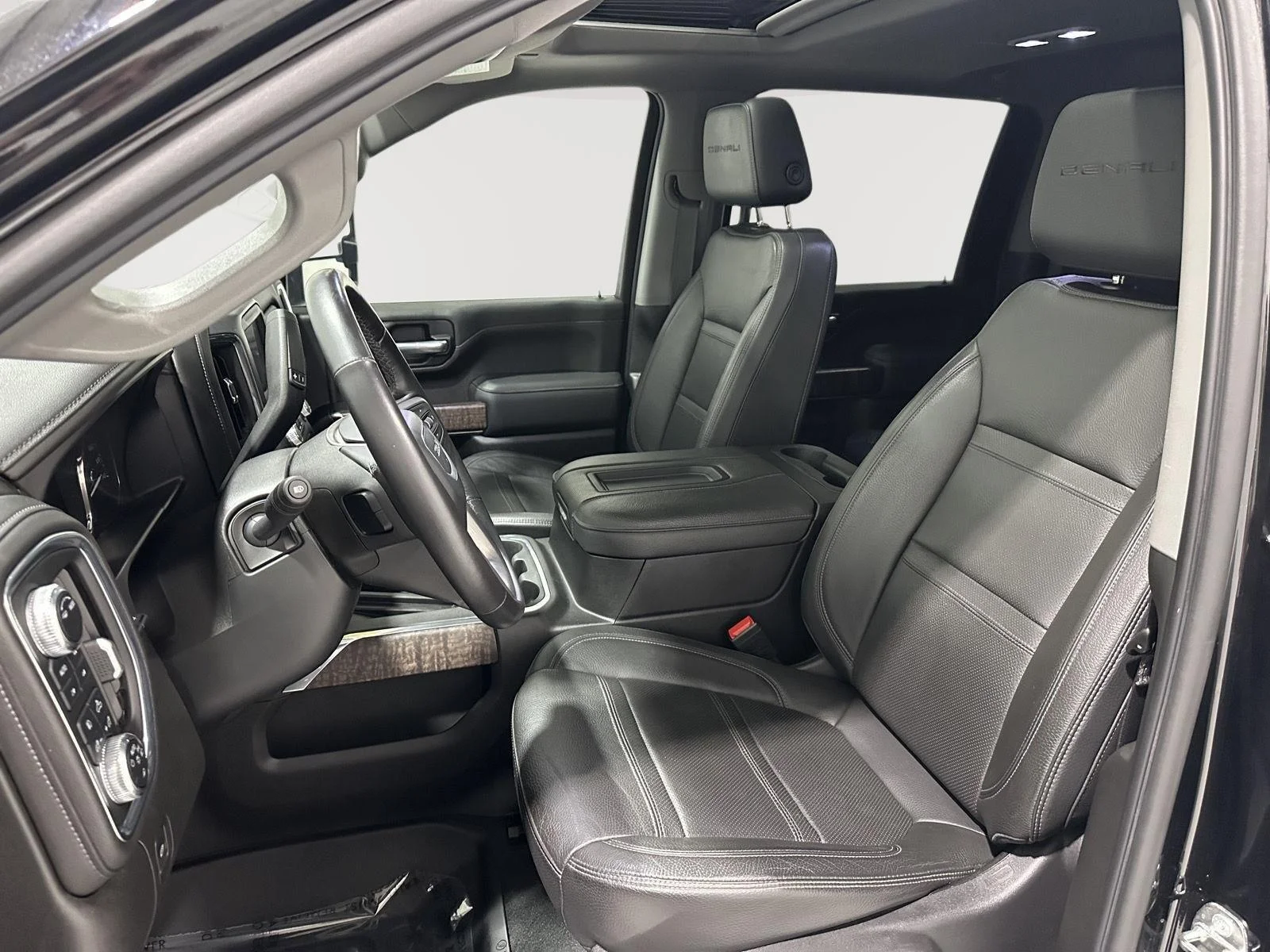Used 2021 EBONY TWILIGHT METALLIC GMC Denali image 19
