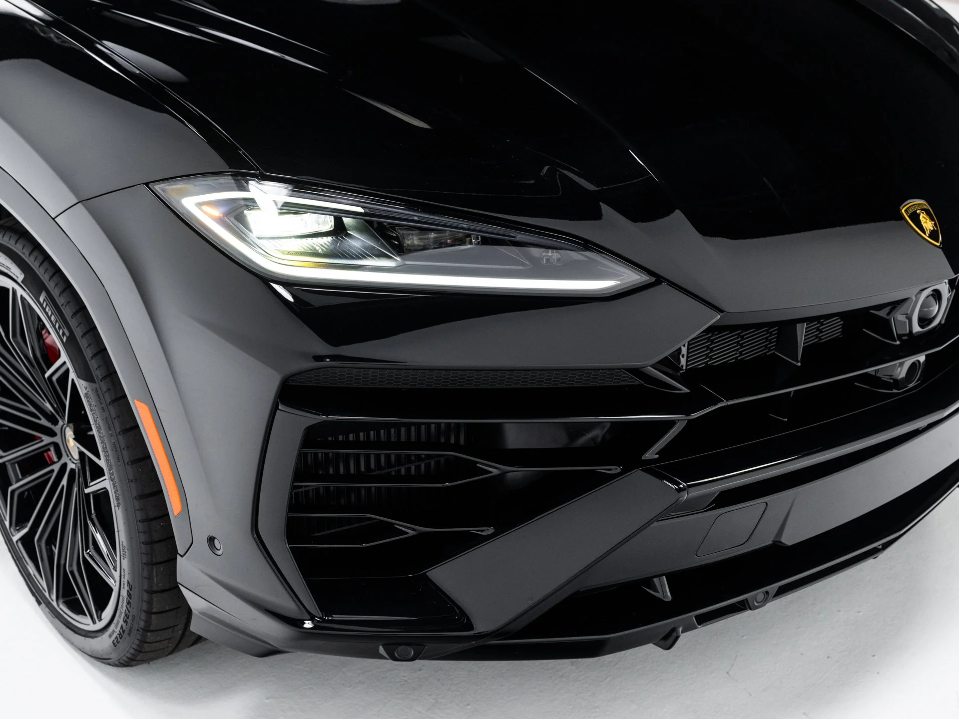 Used 2025 Nero Noctis Metallic Lamborghini SE image 13