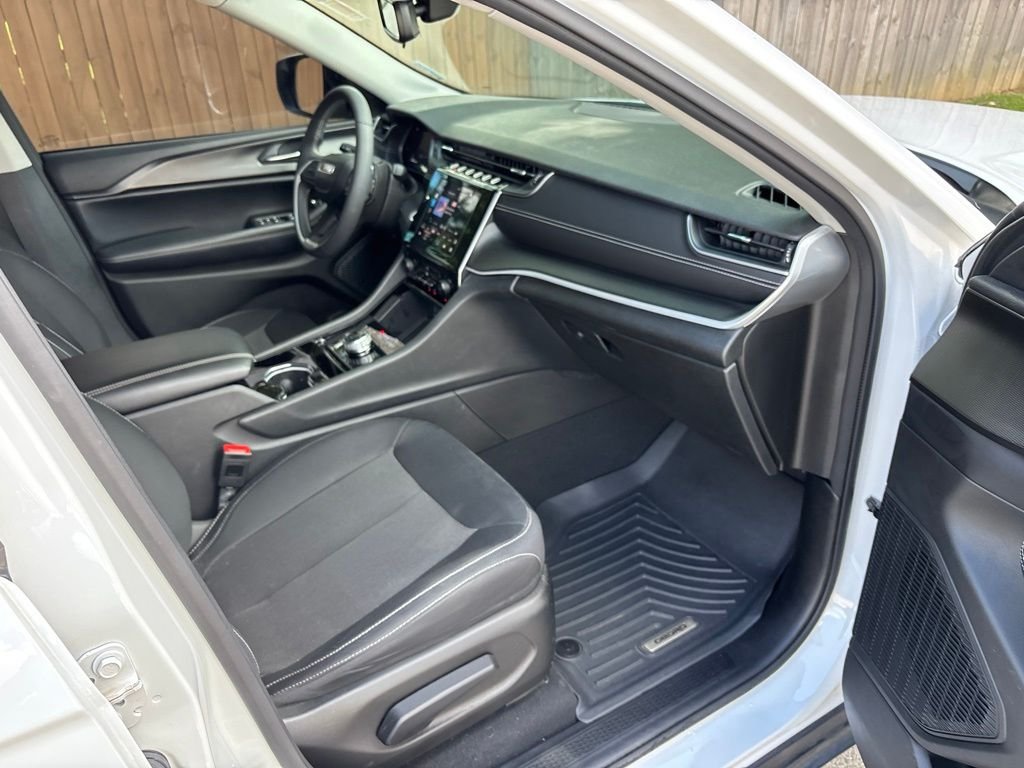 Used 2023 White Jeep Laredo image 42