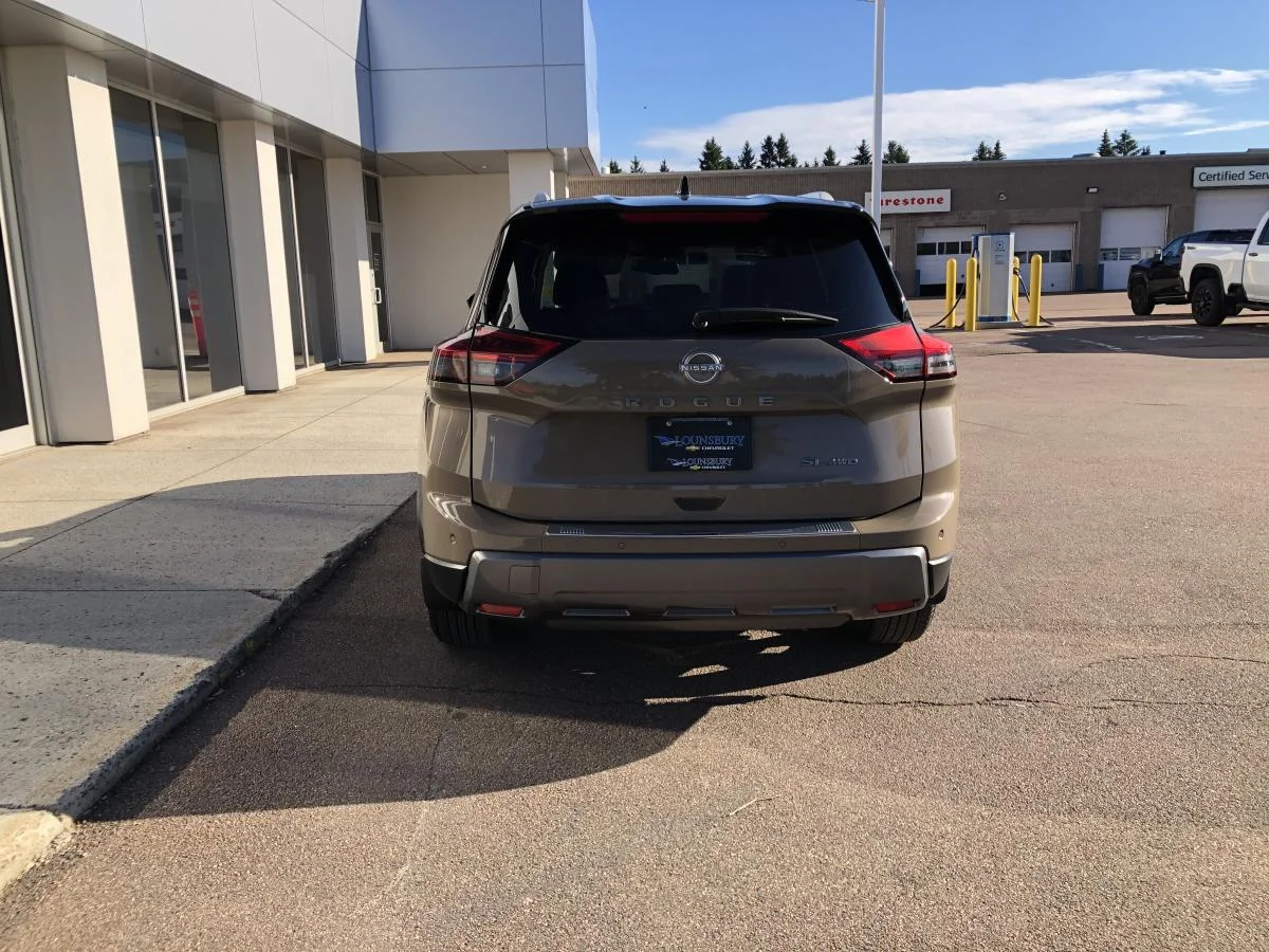 Used 2024 Brown Nissan Awd Sl image 6