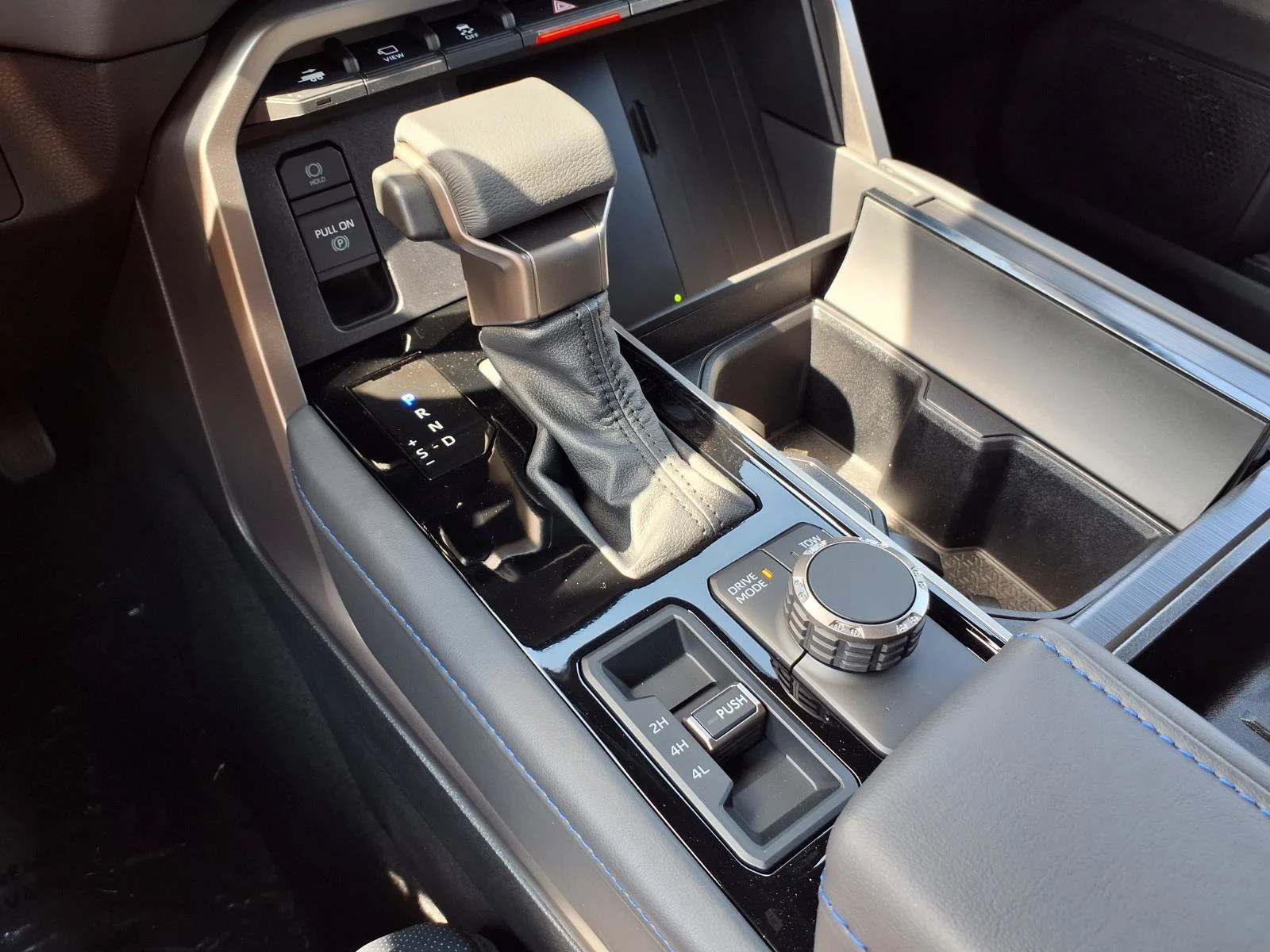 New 2026 Magnetic Gray Metallic Toyota  Platinum image 9