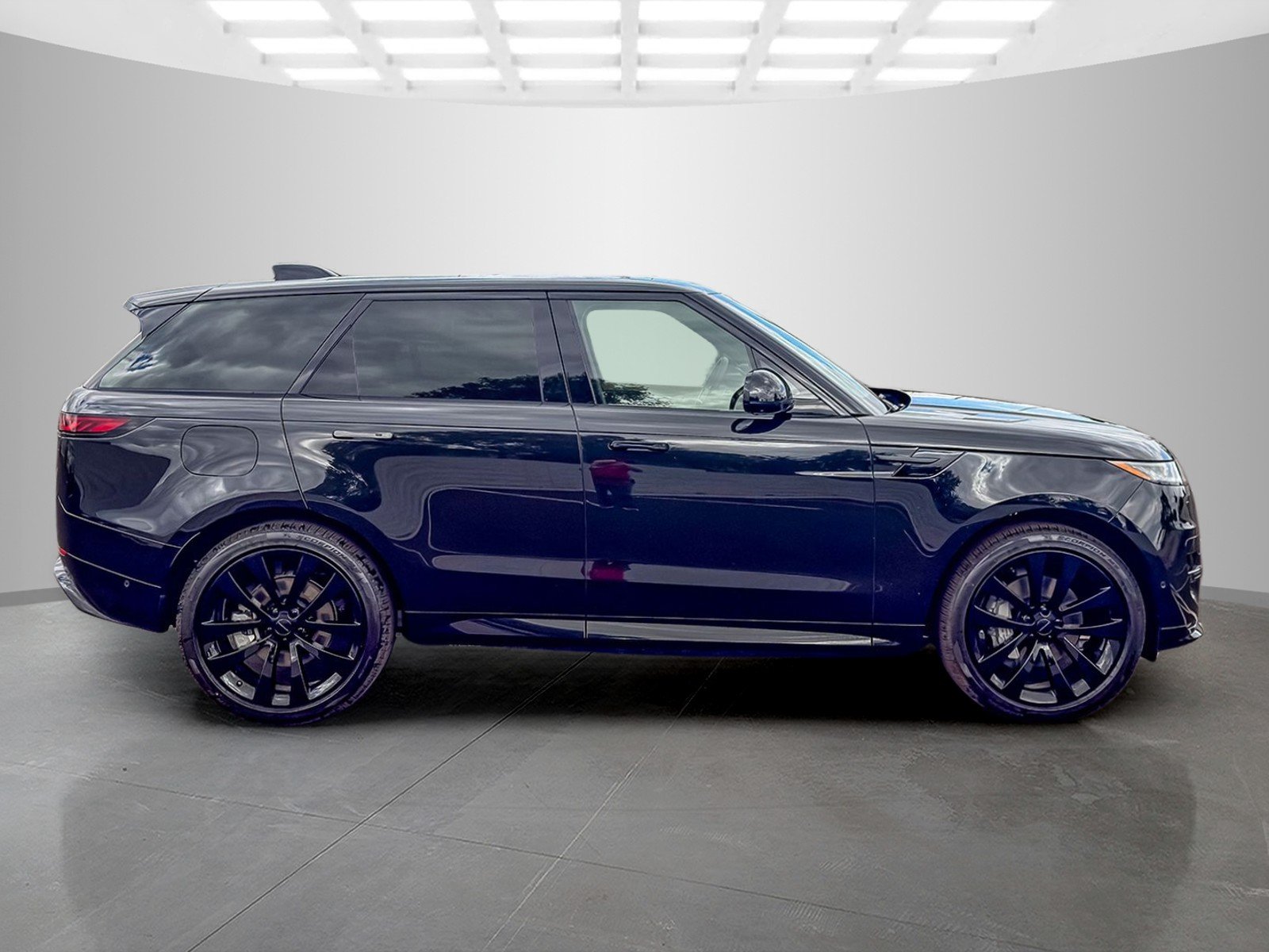 New 2026 Santorini Black Land Rover Dynamic SE image 6