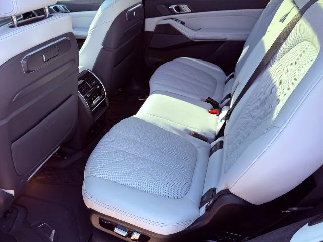 Used 2024 Gray BMW xDrive40i image 29