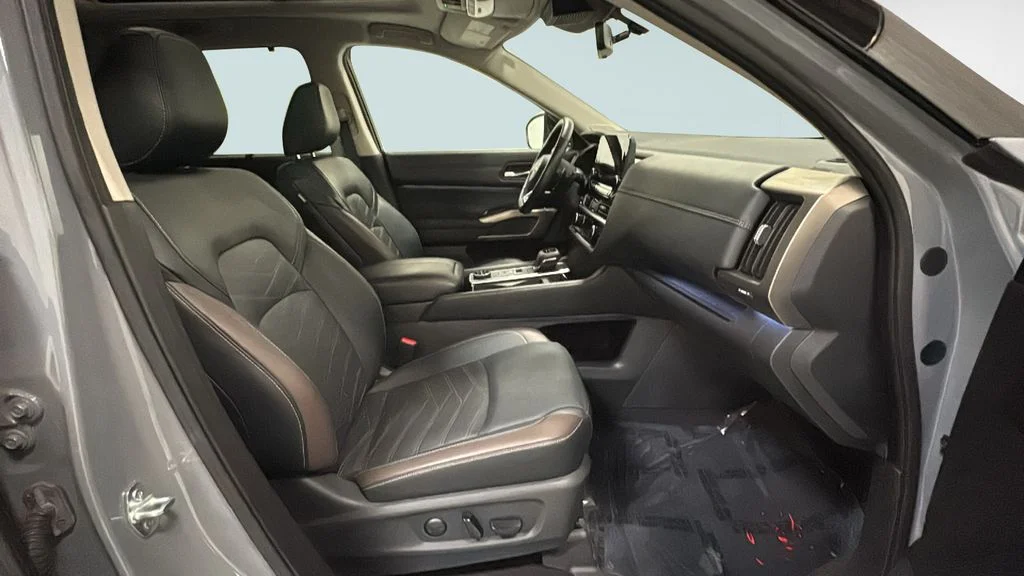 Used 2024 Gray Nissan Platinum image 8