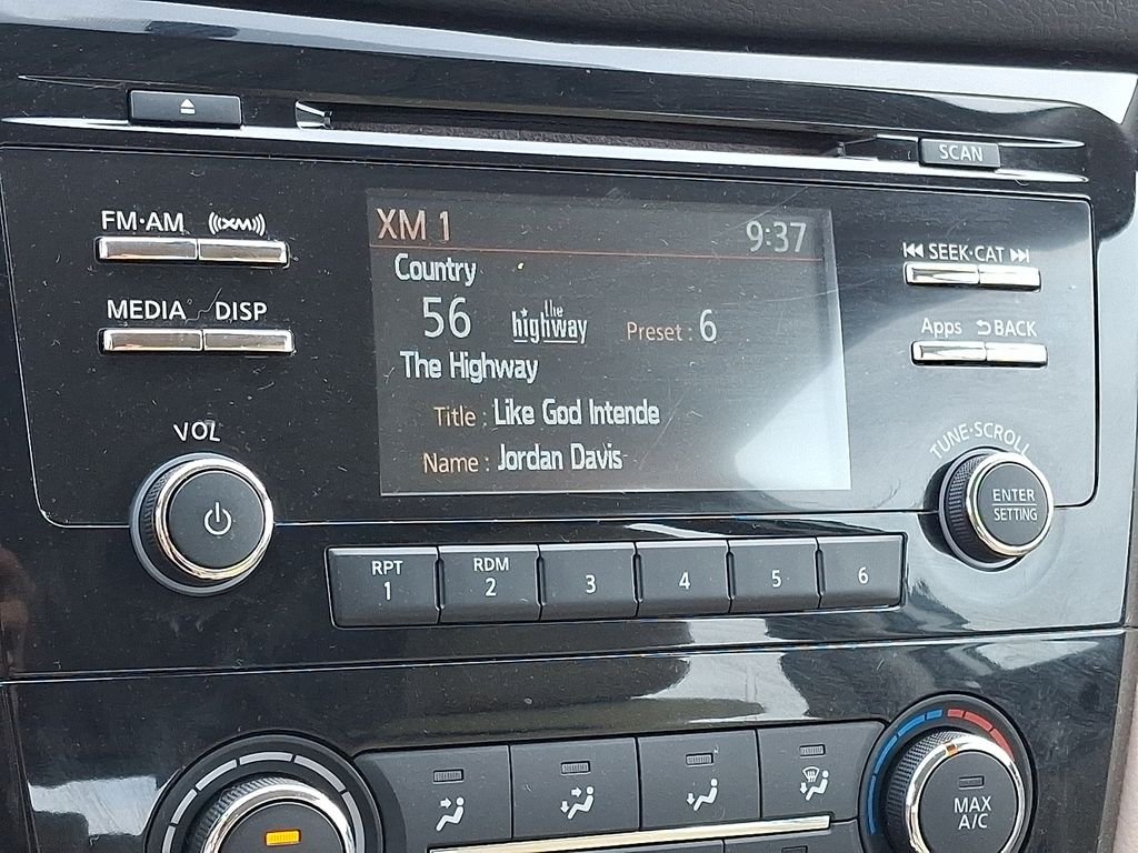 Used 2015 White Nissan S image 18