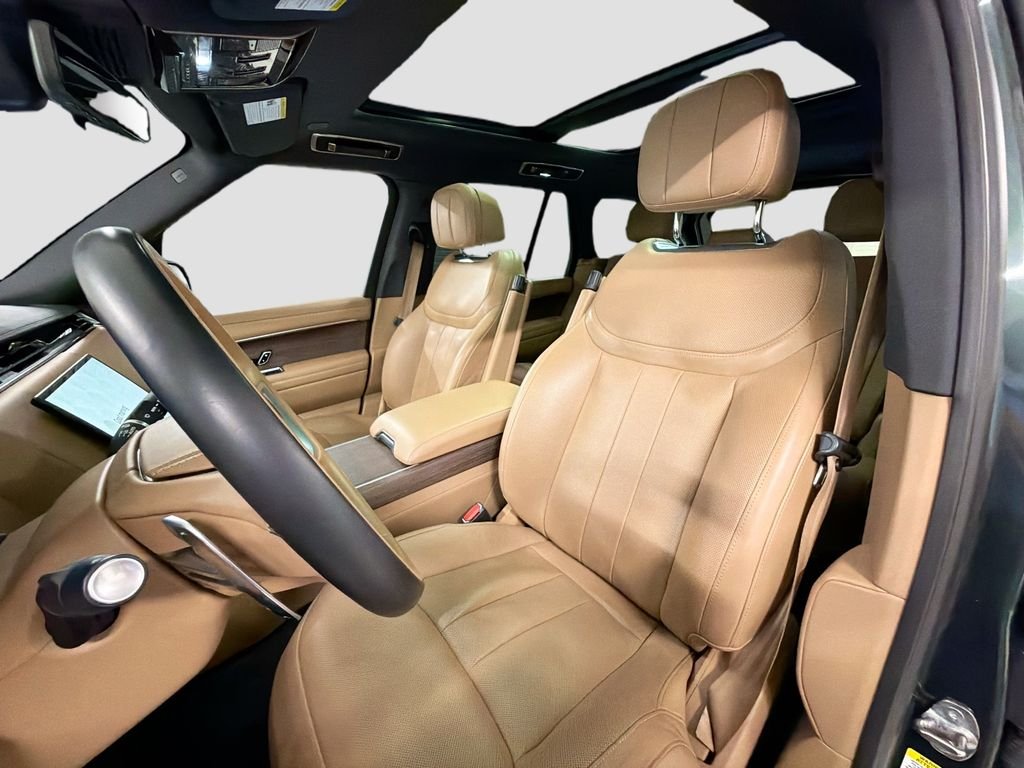 Used 2023 Green Land Rover SE image 5