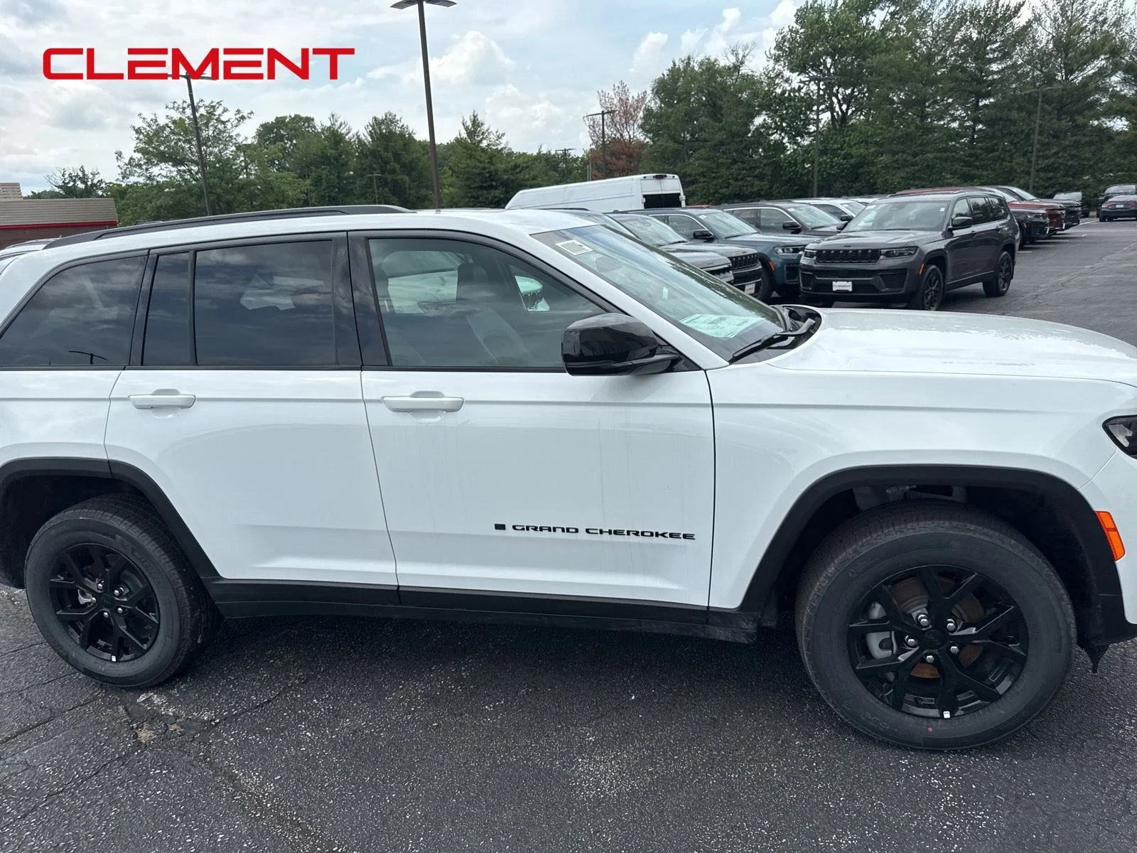New 2026 Bright White Clear-Coat Exterior Paint Jeep Altitude image 16