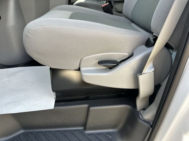 New 2027 Oxford White Ford E-350 SRW image 16