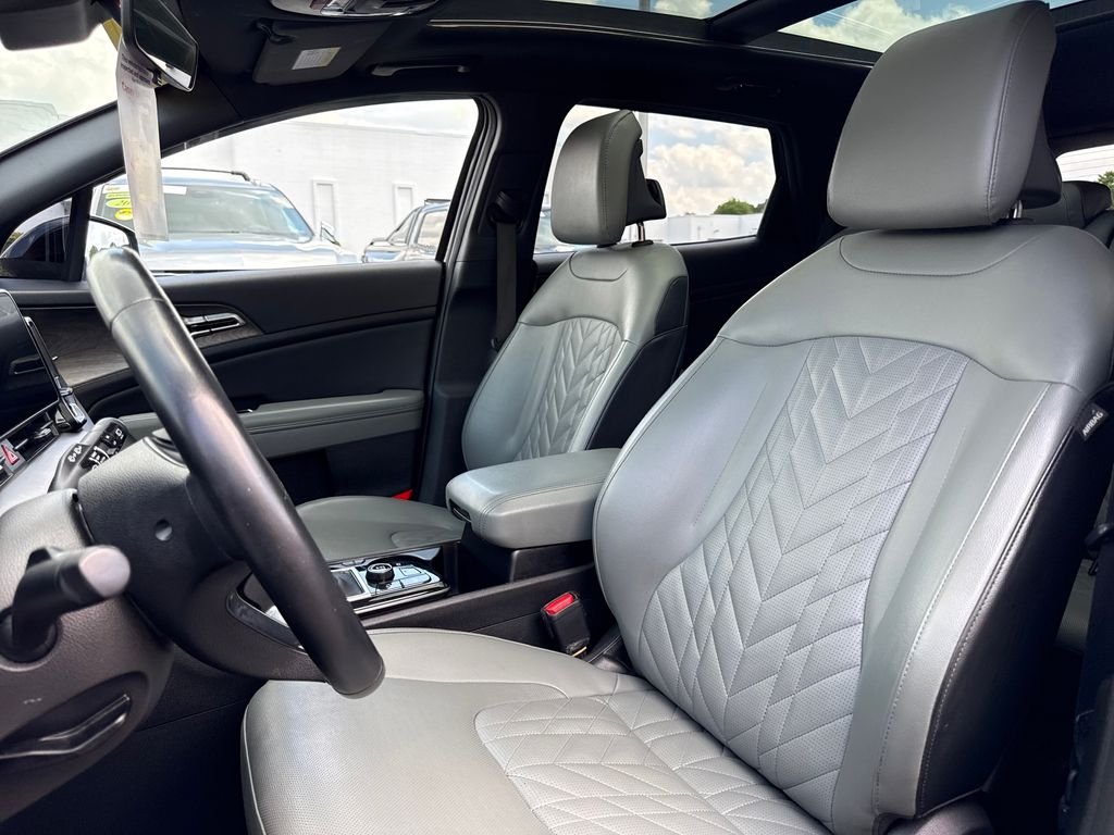Used 2023 Black Kia X-Line image 12
