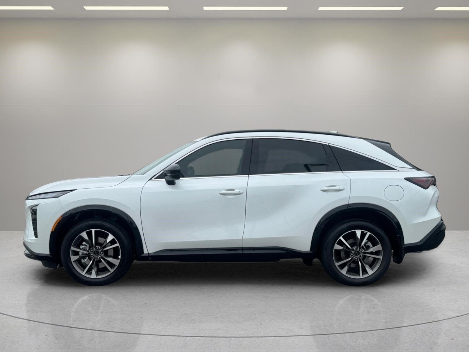 New 2027 RADIANT WHITE INFINITI Luxe AWD image 2