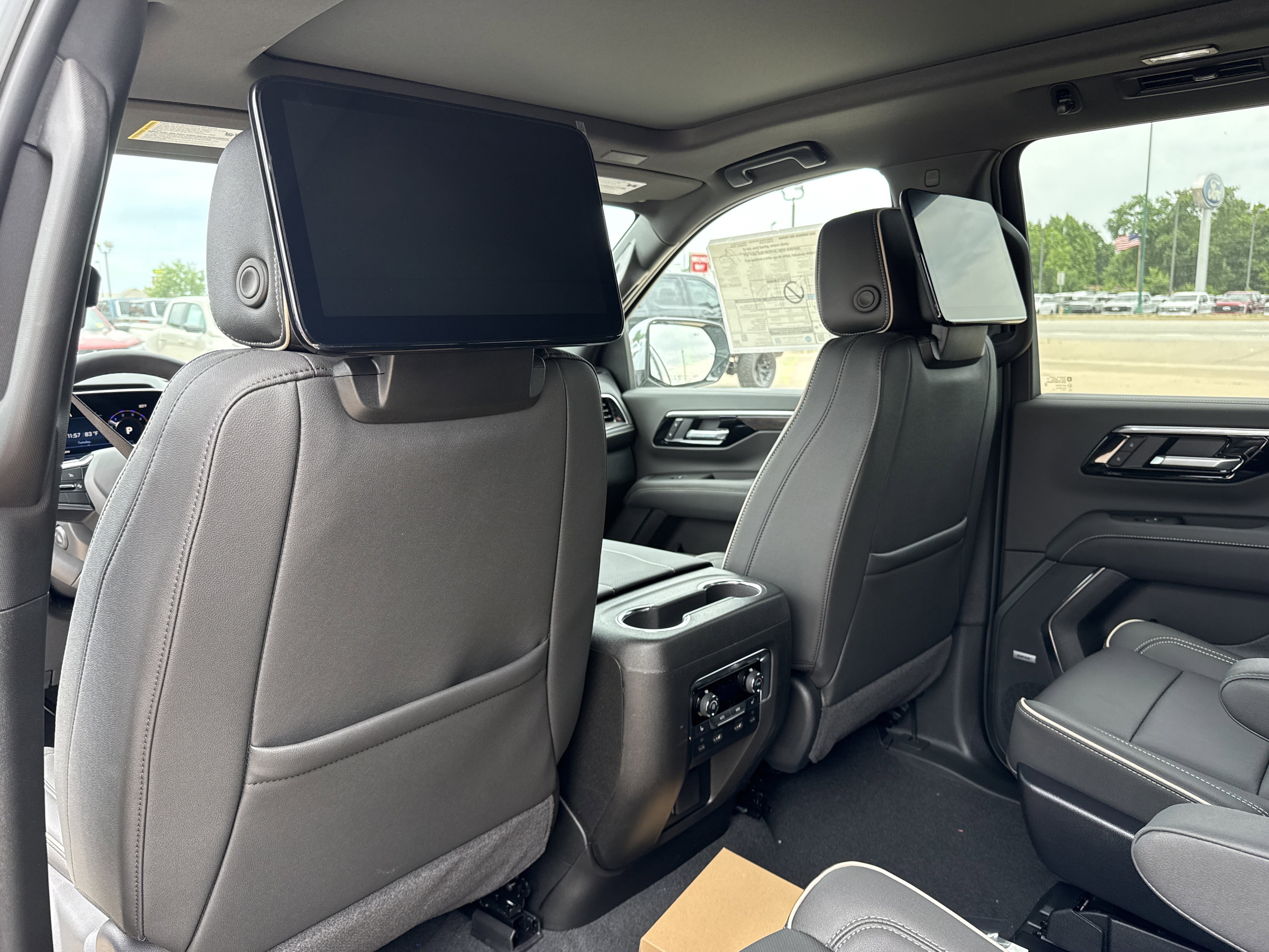 2026 Chevrolet Suburban Premier - Photo 8