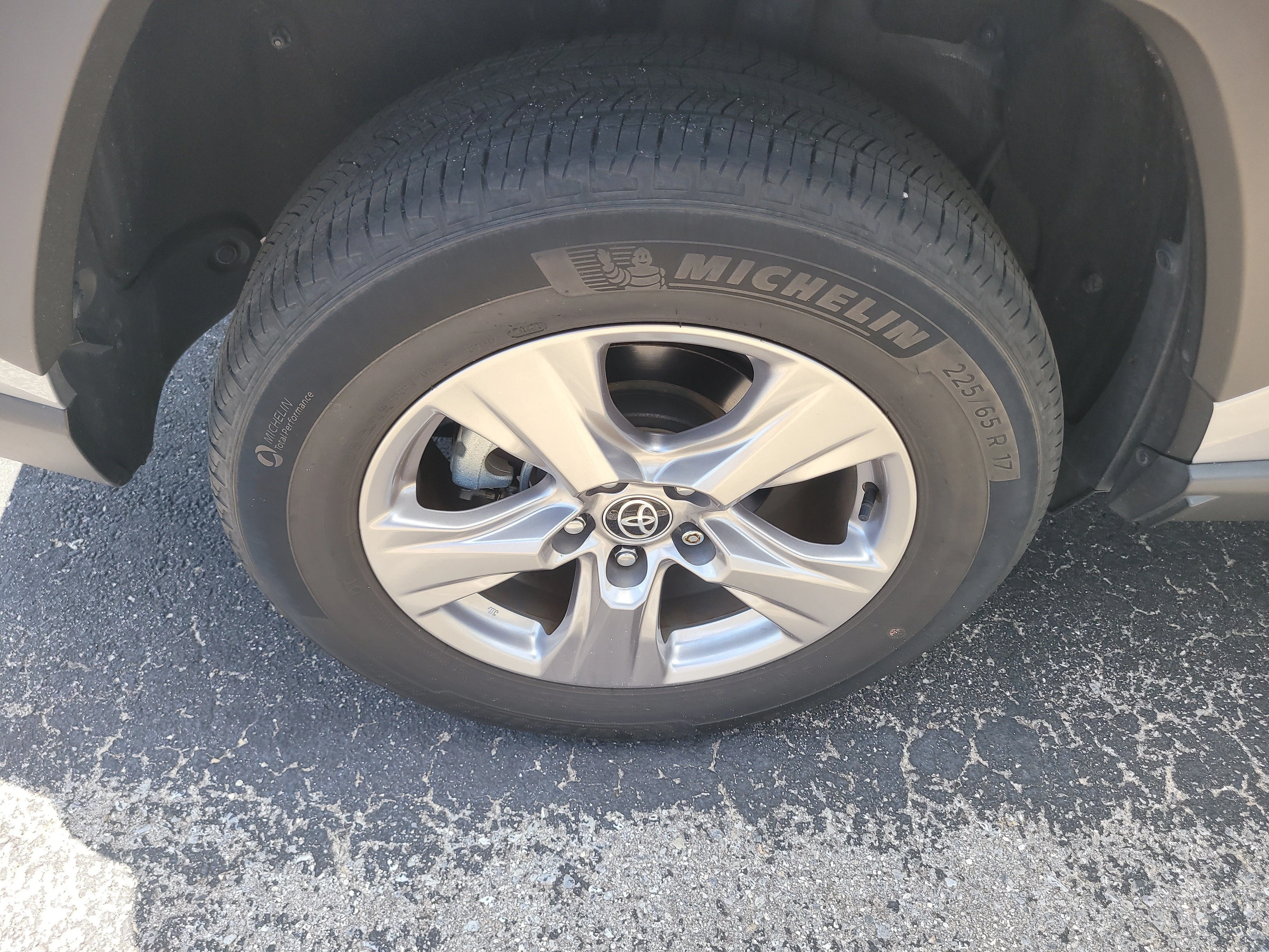 Used 2023  Toyota XLE image 8