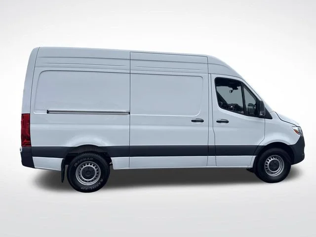Used 2025 White Mercedes-Benz Cargo 144 WB image 9