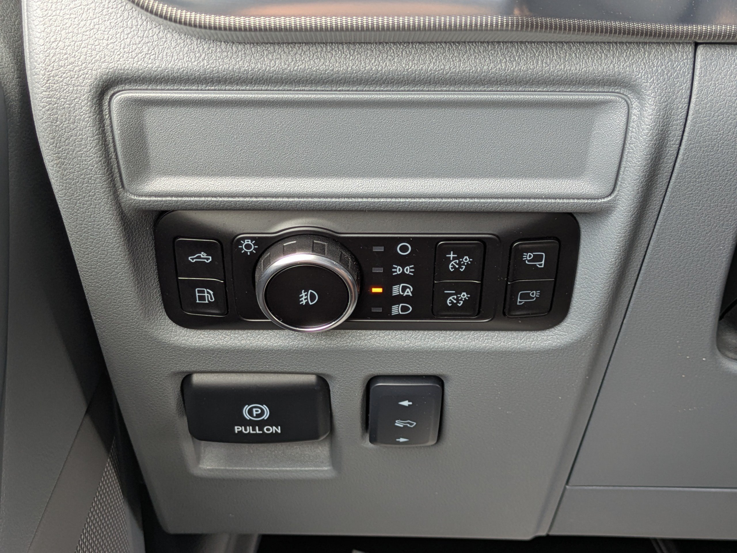 Used 2025 Silver Ford LARIAT image 21
