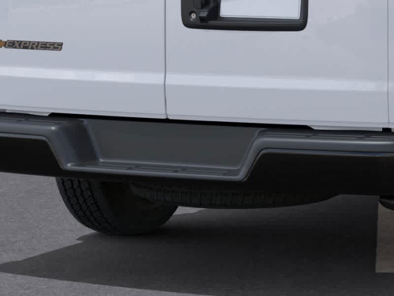New 2026 Summit White Chevrolet WT image 14