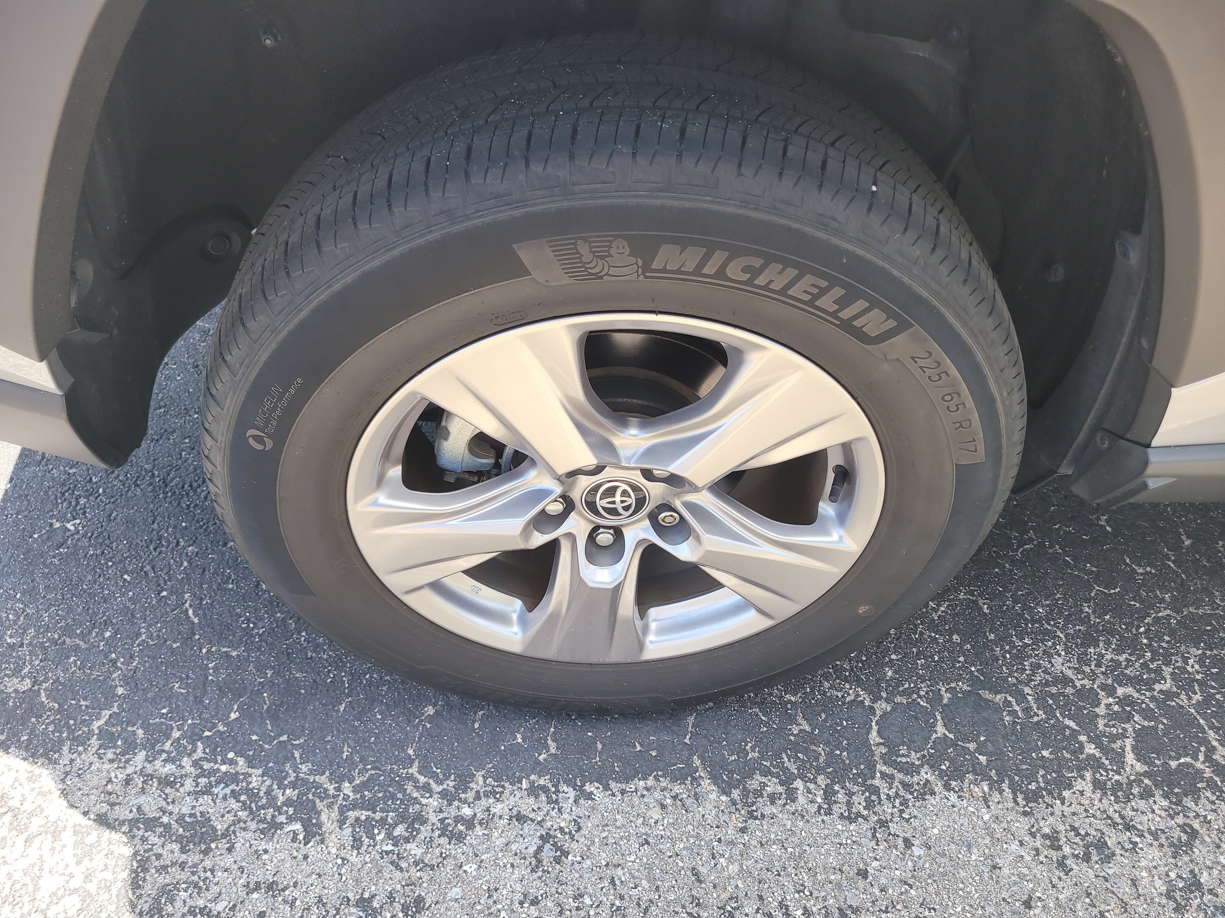 Used 2023  Toyota XLE image 8