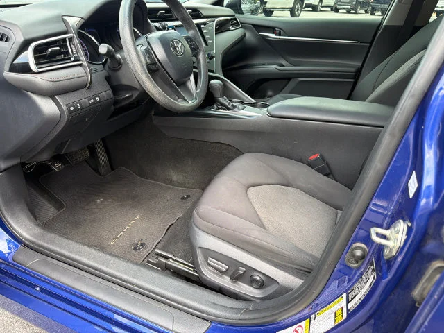Used 2018 Blue Toyota LE image 9