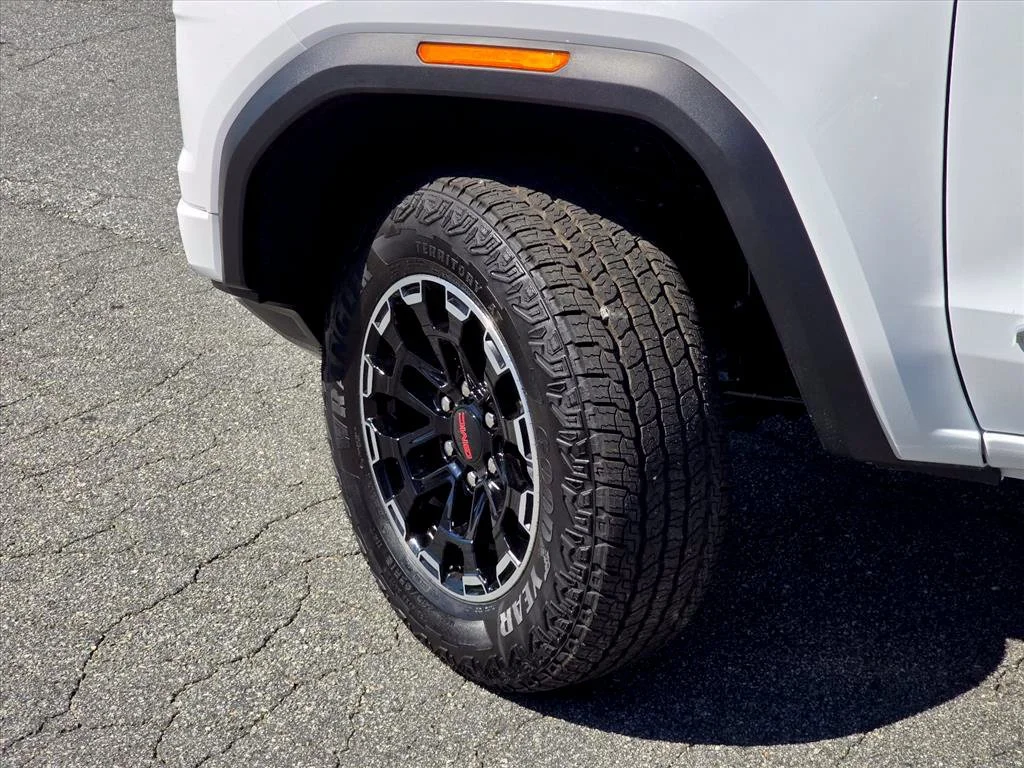 New 2026 Summit White GMC AT4 image 22
