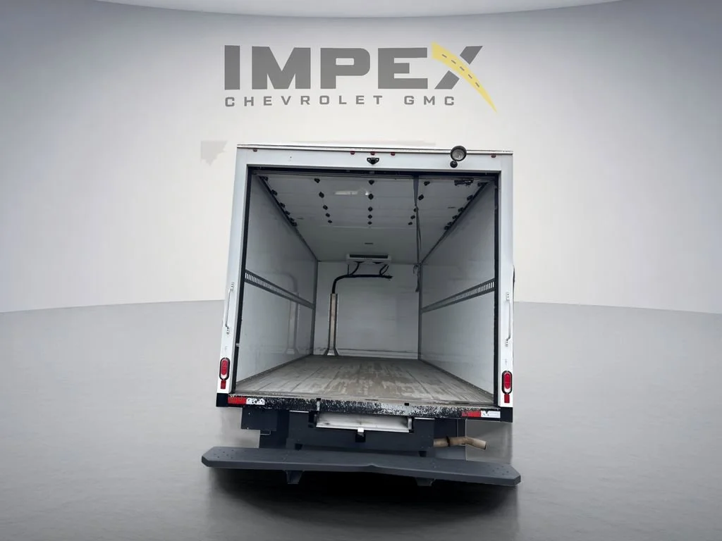 Used 2024 Summit White Chevrolet 1WT image 4