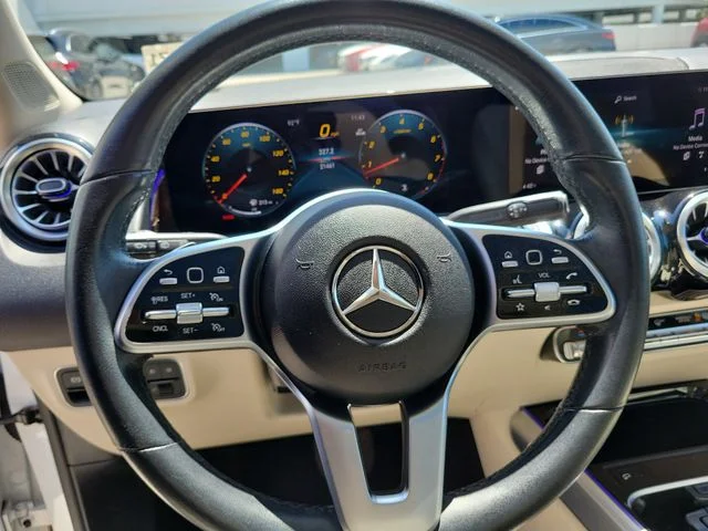 Used 2023 White Mercedes-Benz GLB 250 image 28