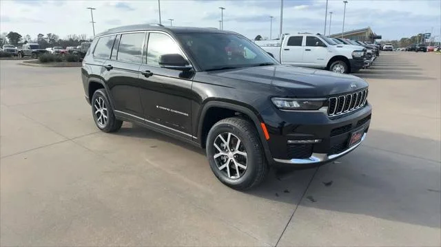 New 2025 Diamond Black Crystal Pearl-Coat Exterior Paint Jeep Limited image 15