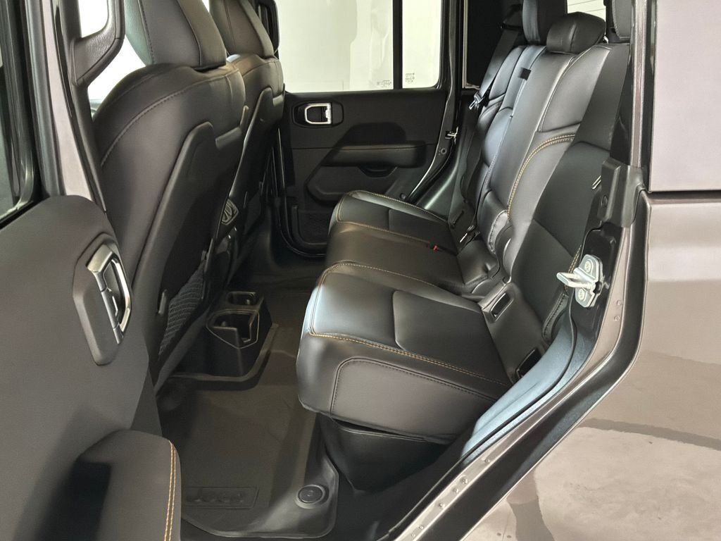 New 2026 Granite Crystal Metallic Clearcoat Jeep Sahara image 13