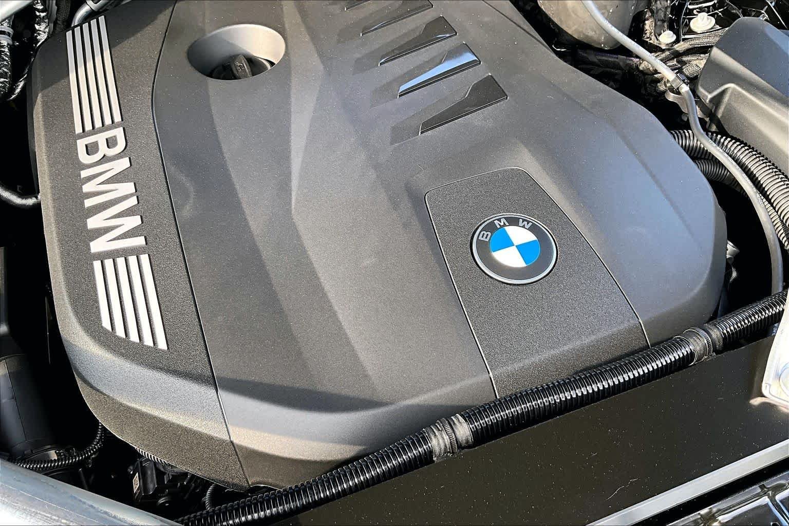 New 2026 Black Sapphire Metallic BMW xDrive40i image 17