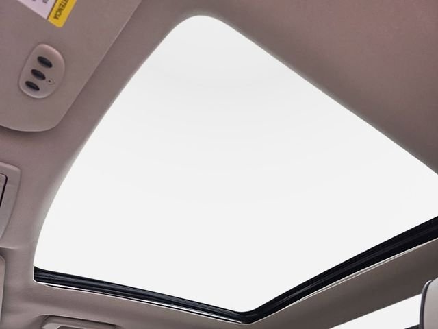 Used 2015 White Lincoln Base image 30
