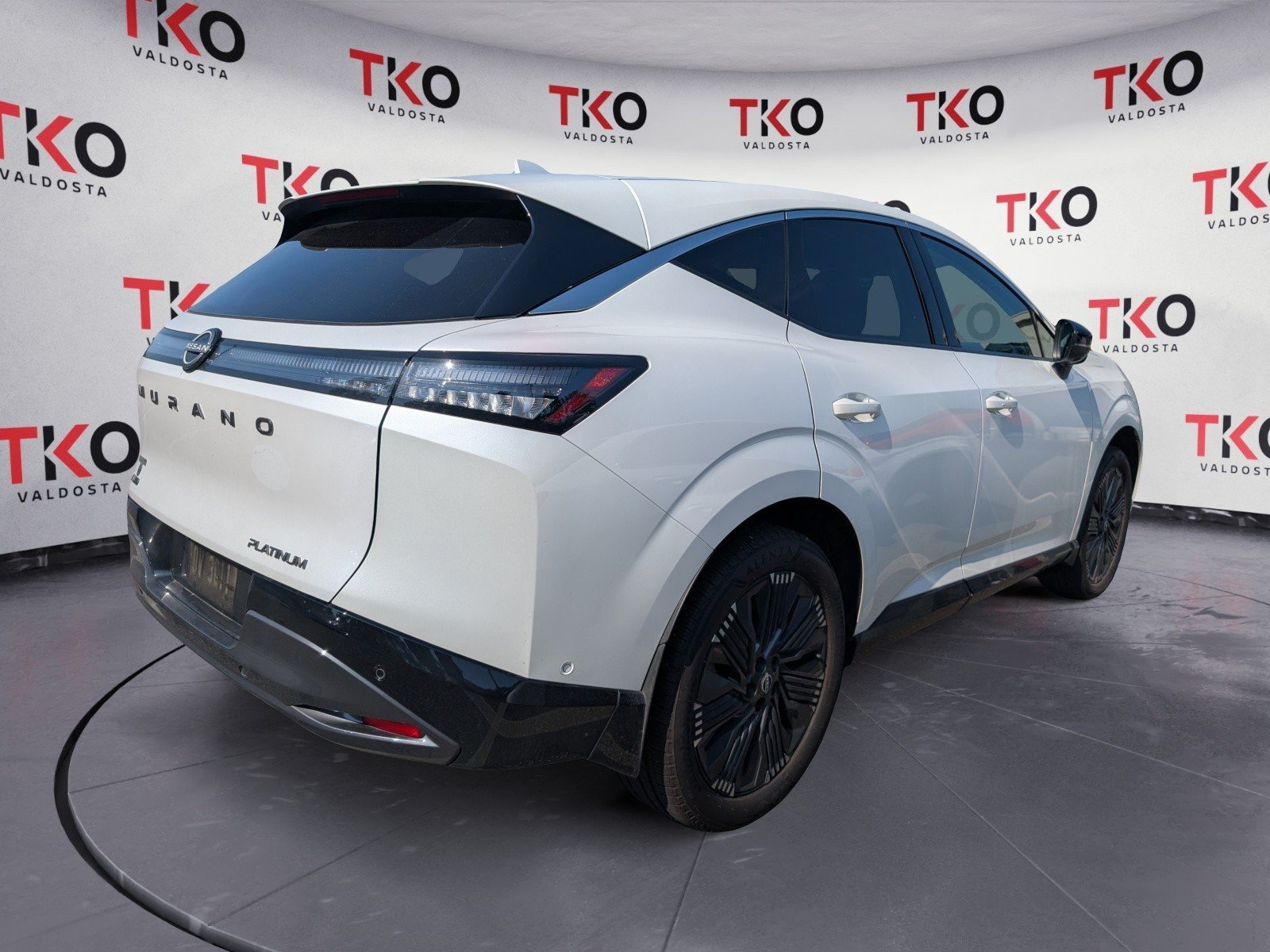 Used 2025 Everest White Pearl Tricoat Nissan Platinum image 2