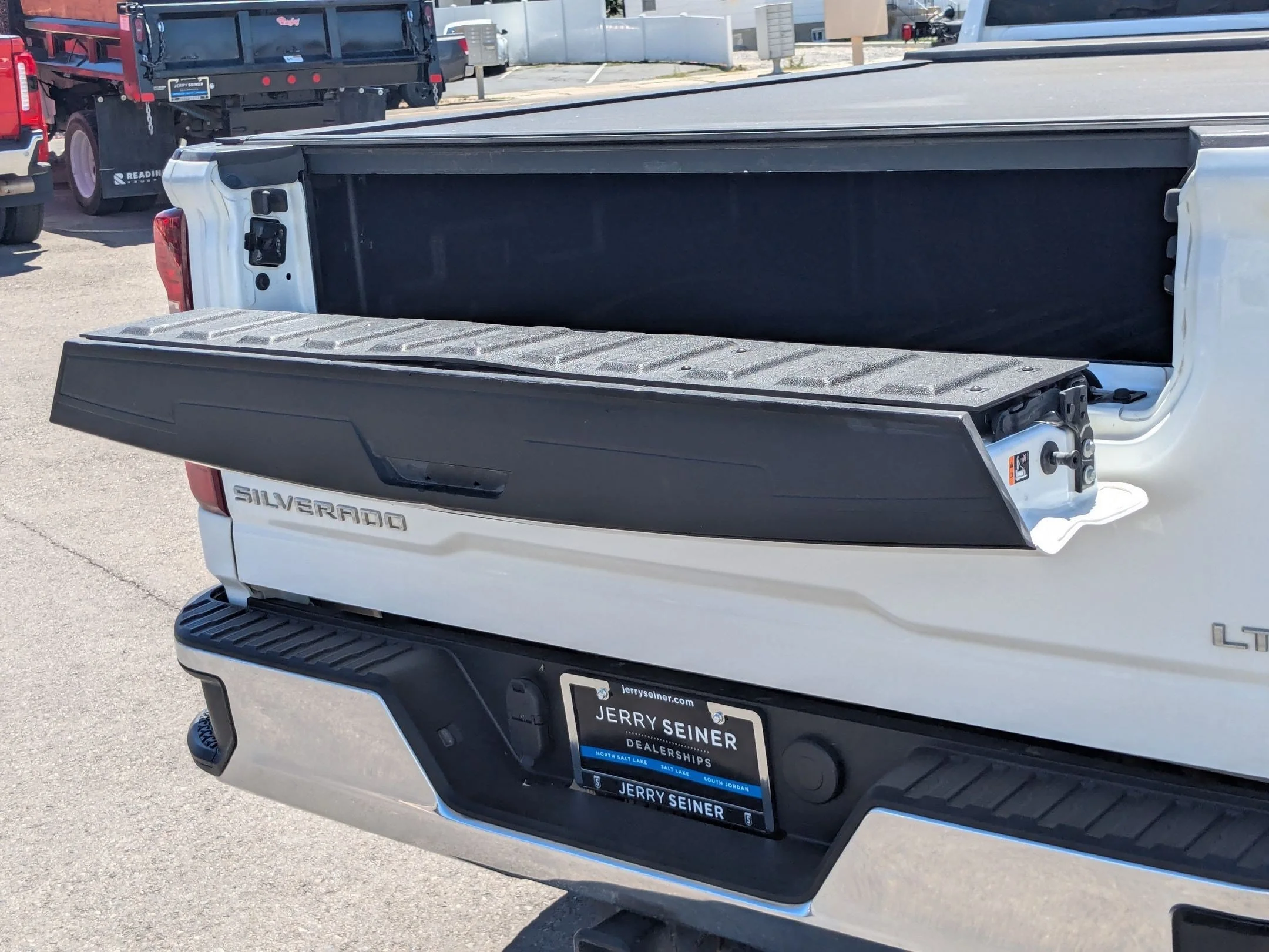 Used 2022 Summit White Chevrolet LT image 31