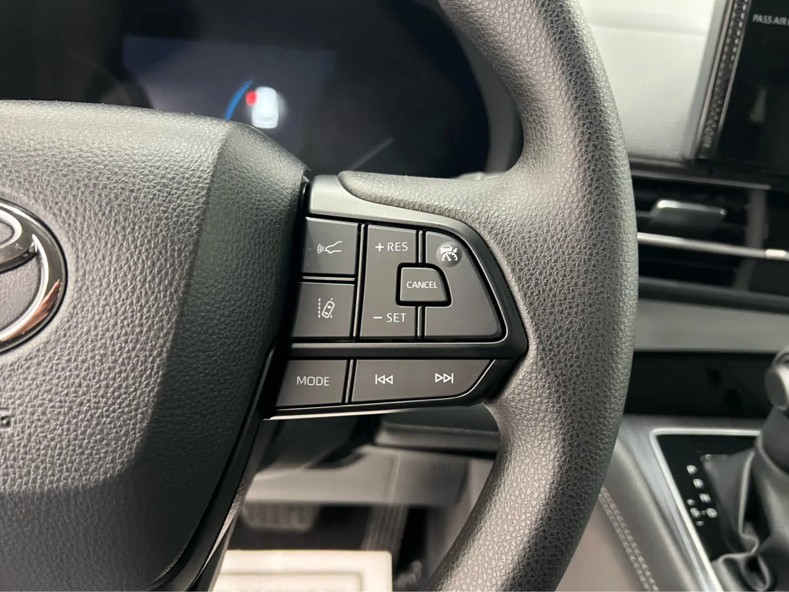 Used 2025 Ice Cap Toyota LE image 7