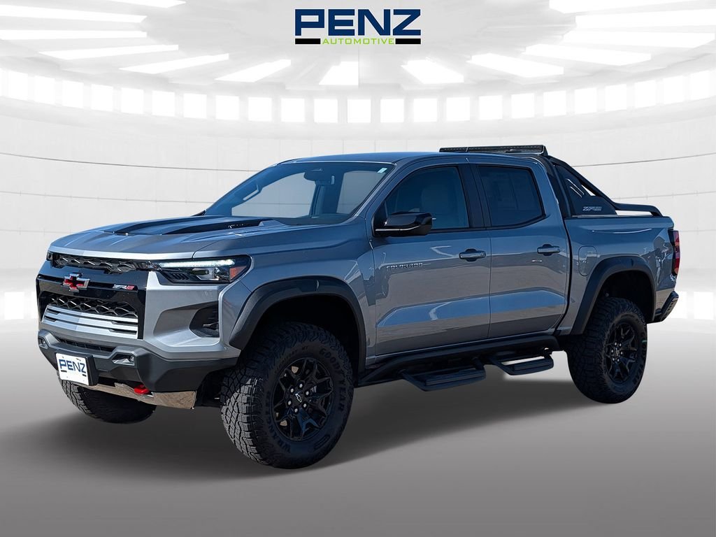 Used 2025 Gray Chevrolet ZR2 image 3