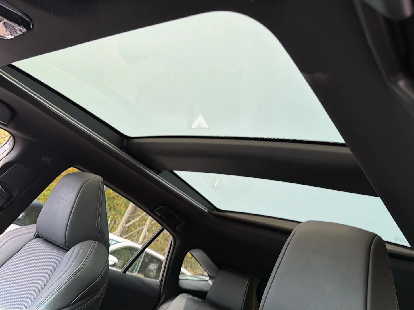 Used 2023 Titanium Glow Toyota Limited image 3