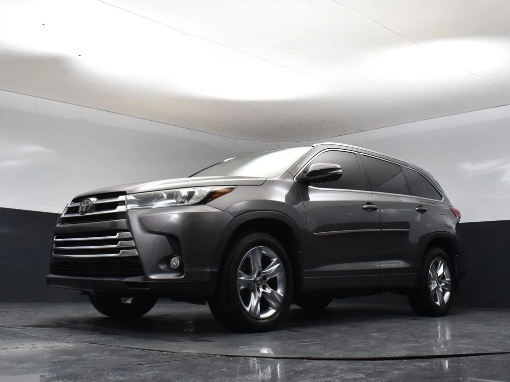 Used 2018 Predawn Gray Mica Toyota Limited image 12