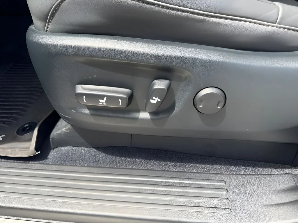 Used 2023 Silver Lexus 460 image 10