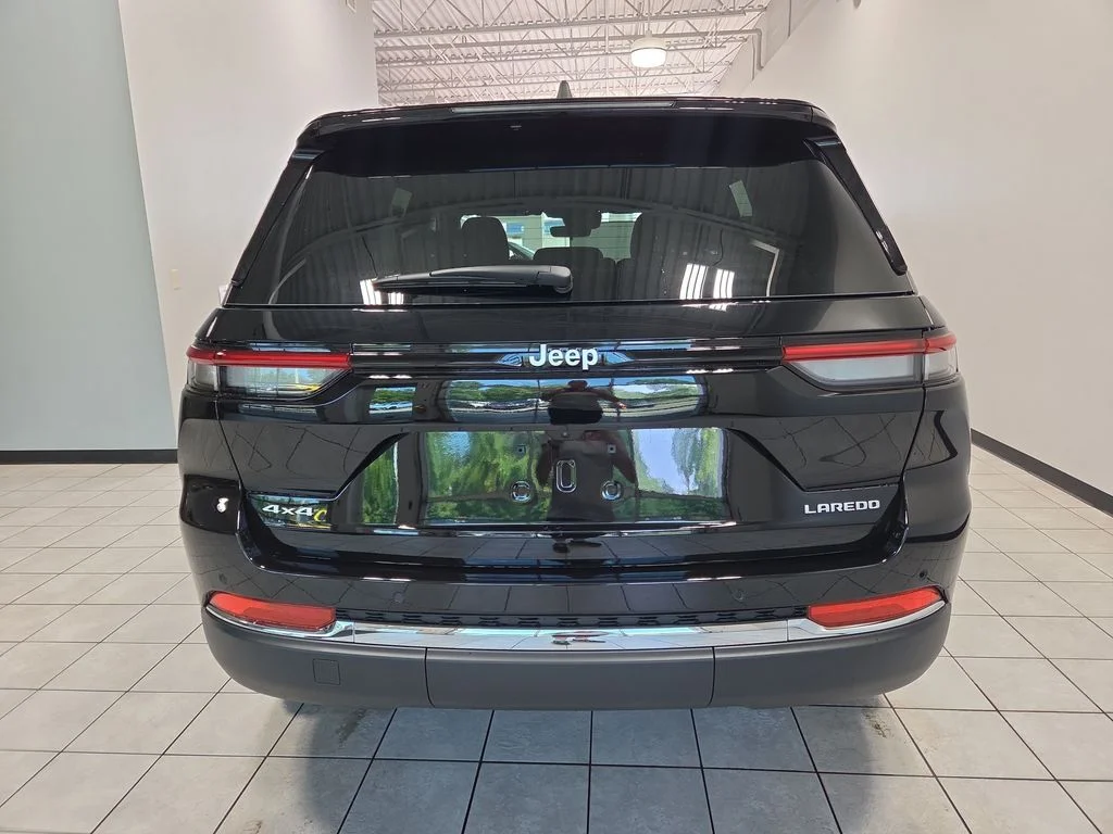 New 2027 High Gloss Black Jeep Laredo X image 6
