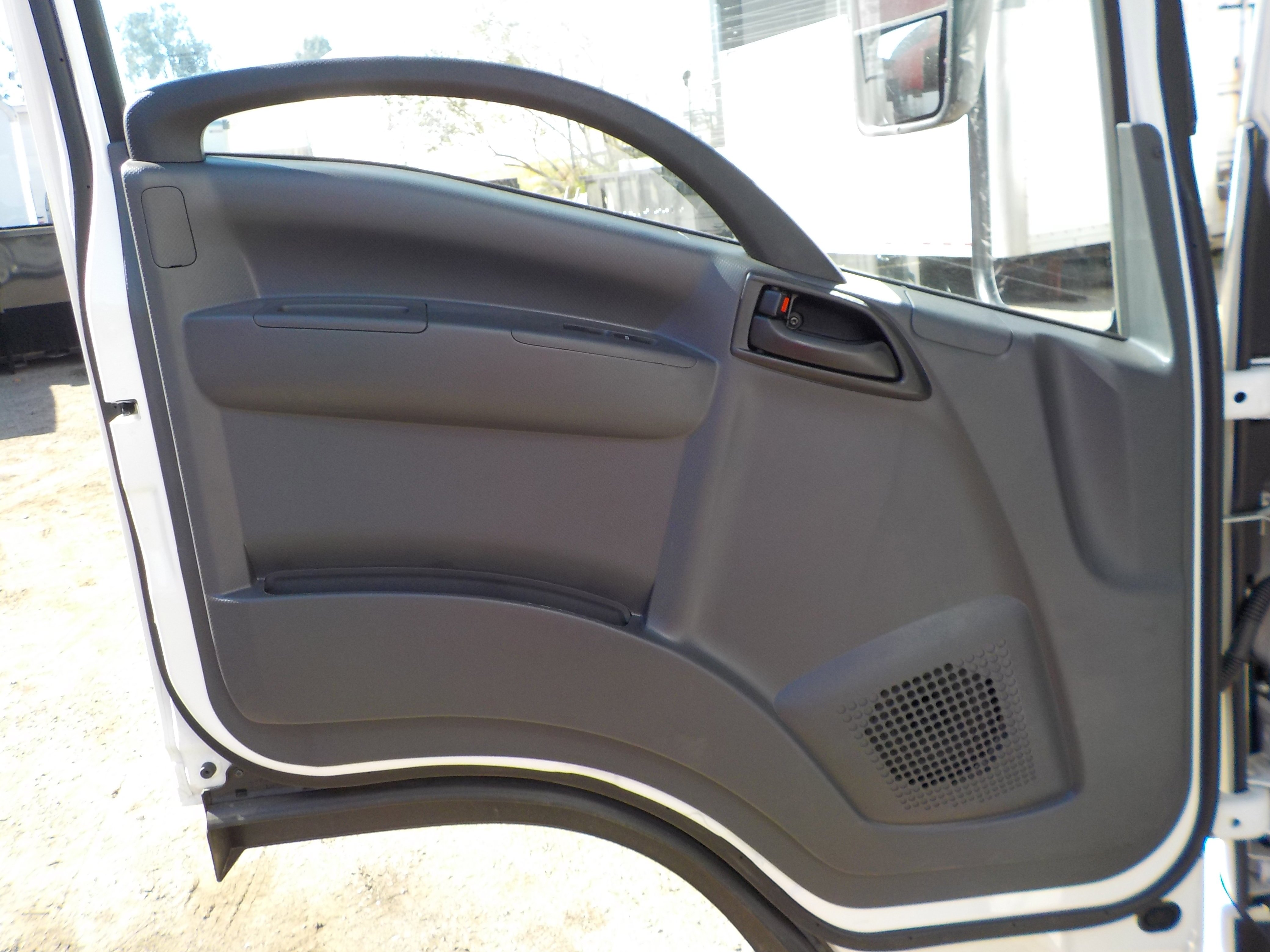 Used 2024 White ISUZU  image 10